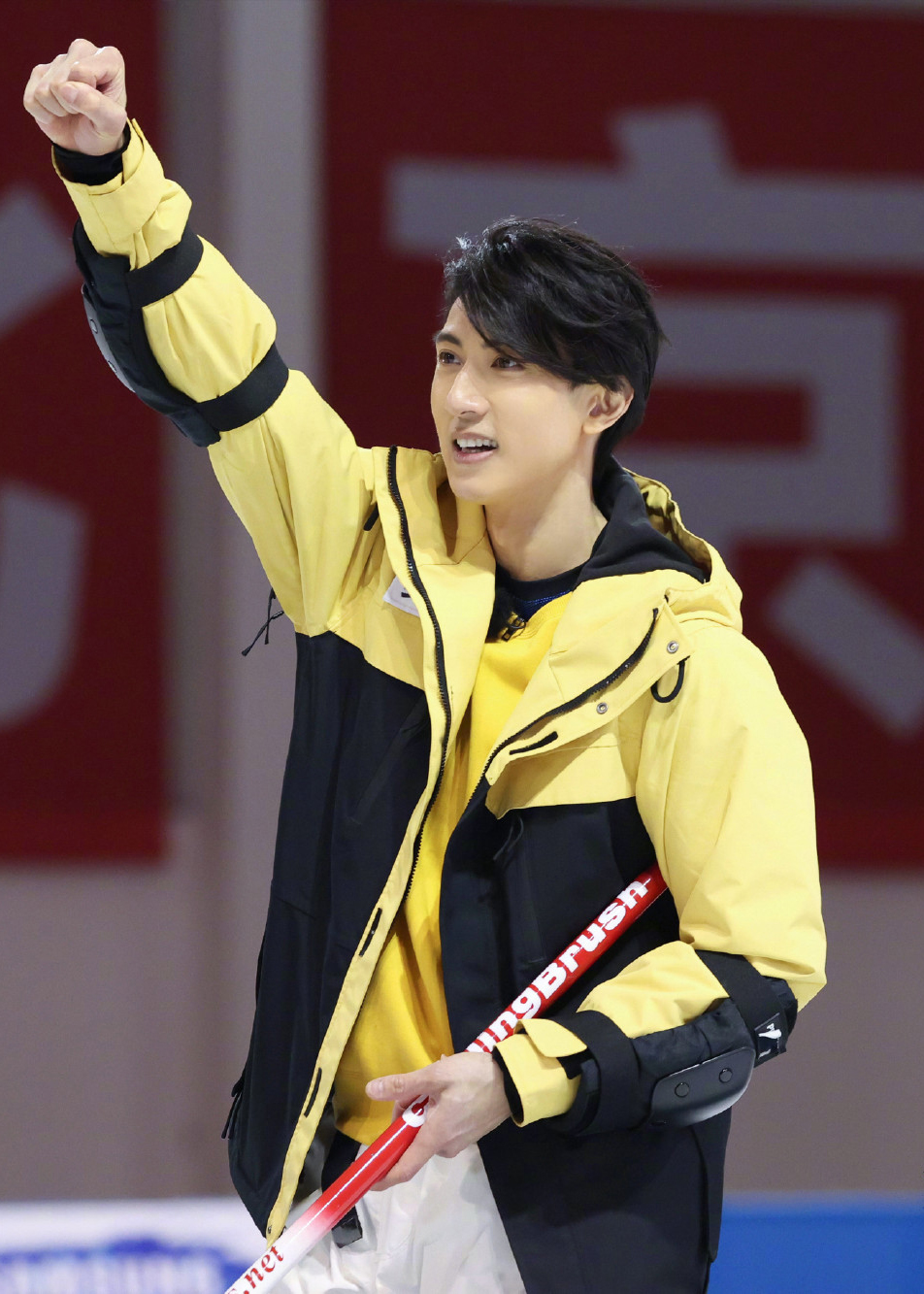 吴尊移居上海遇封城 做检测暖送医护员香蕉