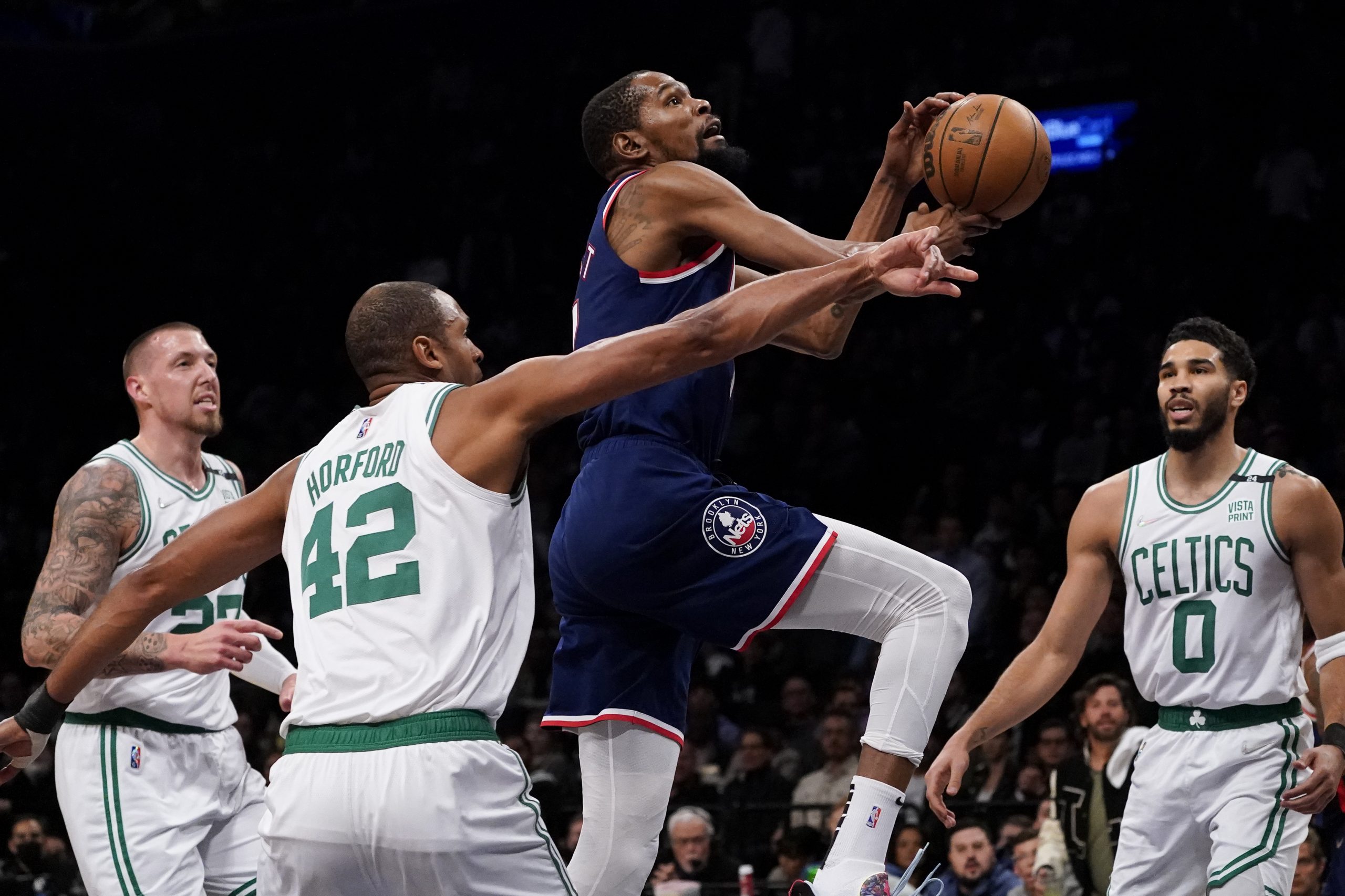 塔图姆场均29分成功臣  绿衫军横扫篮网出线