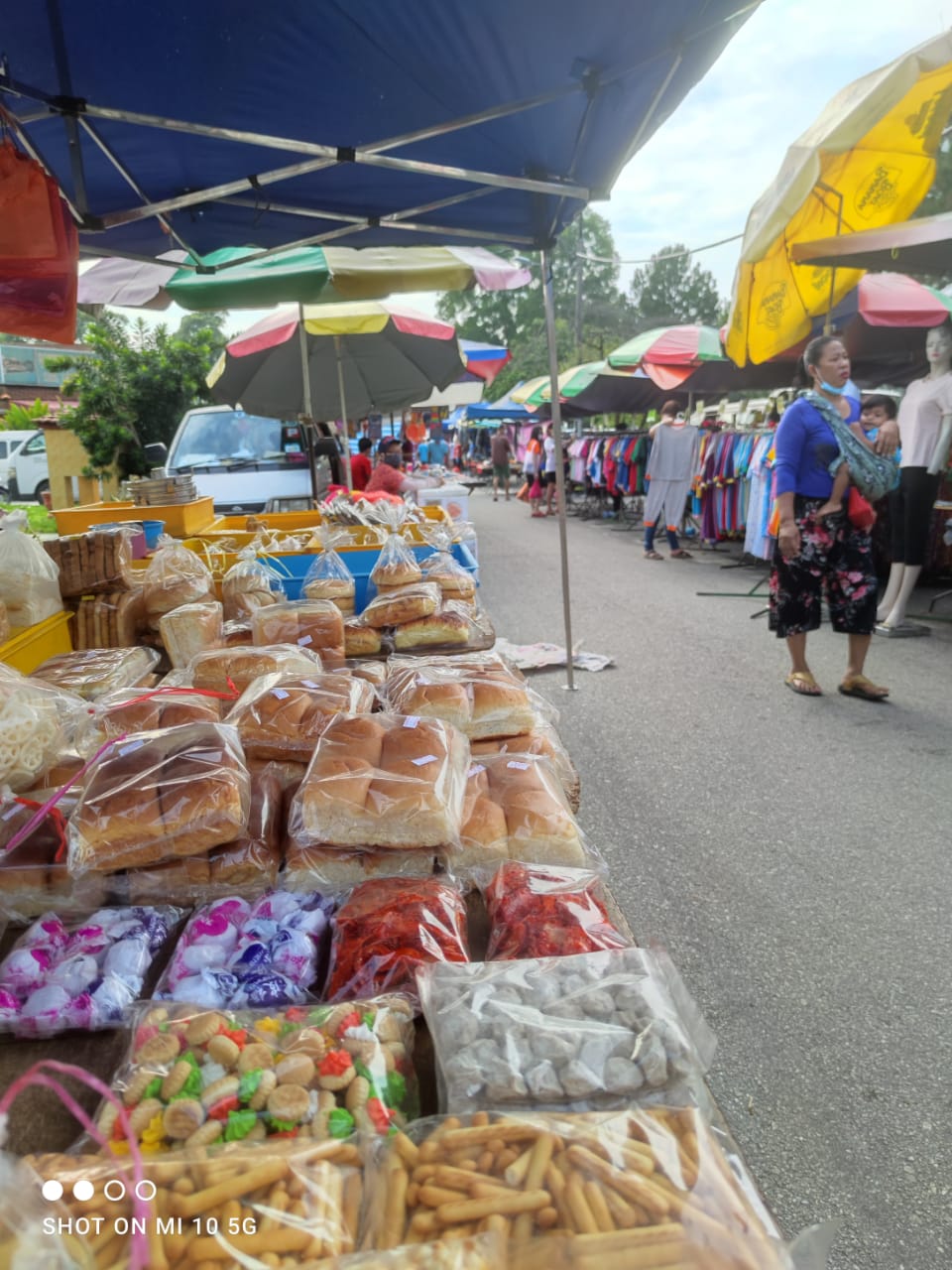 大都会/封面主文/疫情虽有趋缓，但百物调涨，影响买气和人潮！