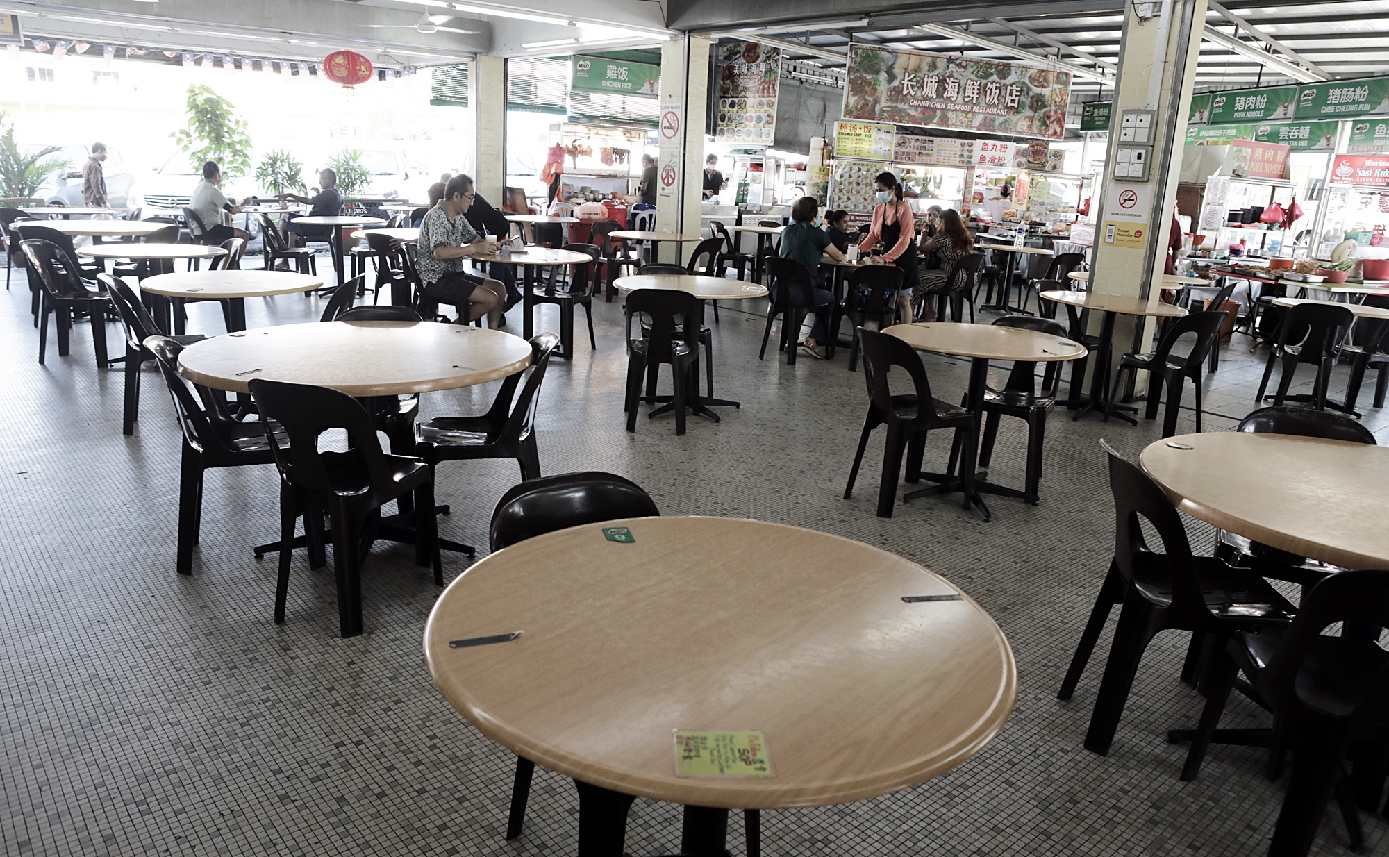 大都会/封面头之一/过渡至地方性流行病阶段首日/百乐花园食肆情况