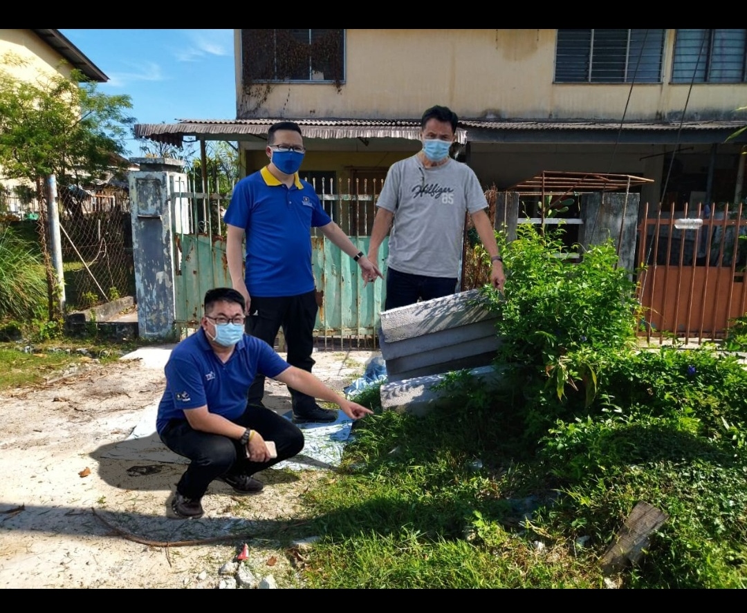 大都会/廖润强巡视沟渠维修工程