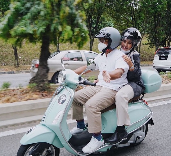 大都会/雪大臣夫妇浪漫骑摩托车,轻松逛斋戒月市集