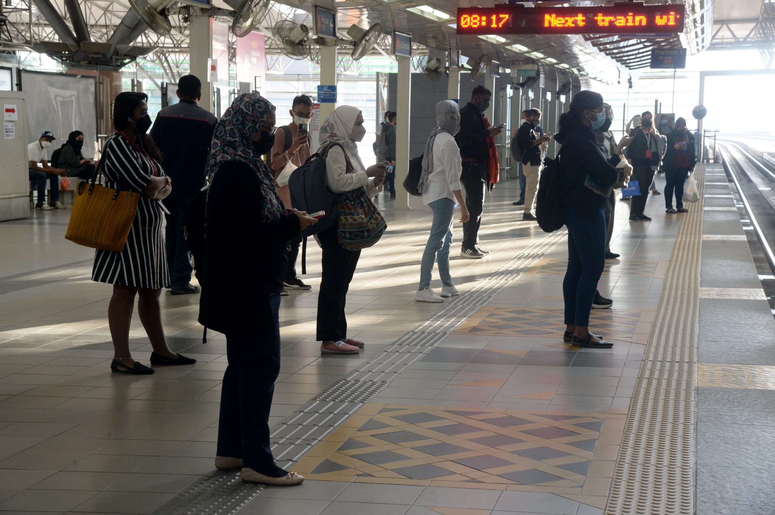 大都会/ME12头/Rapid Rail CEO巡视轻快铁人潮