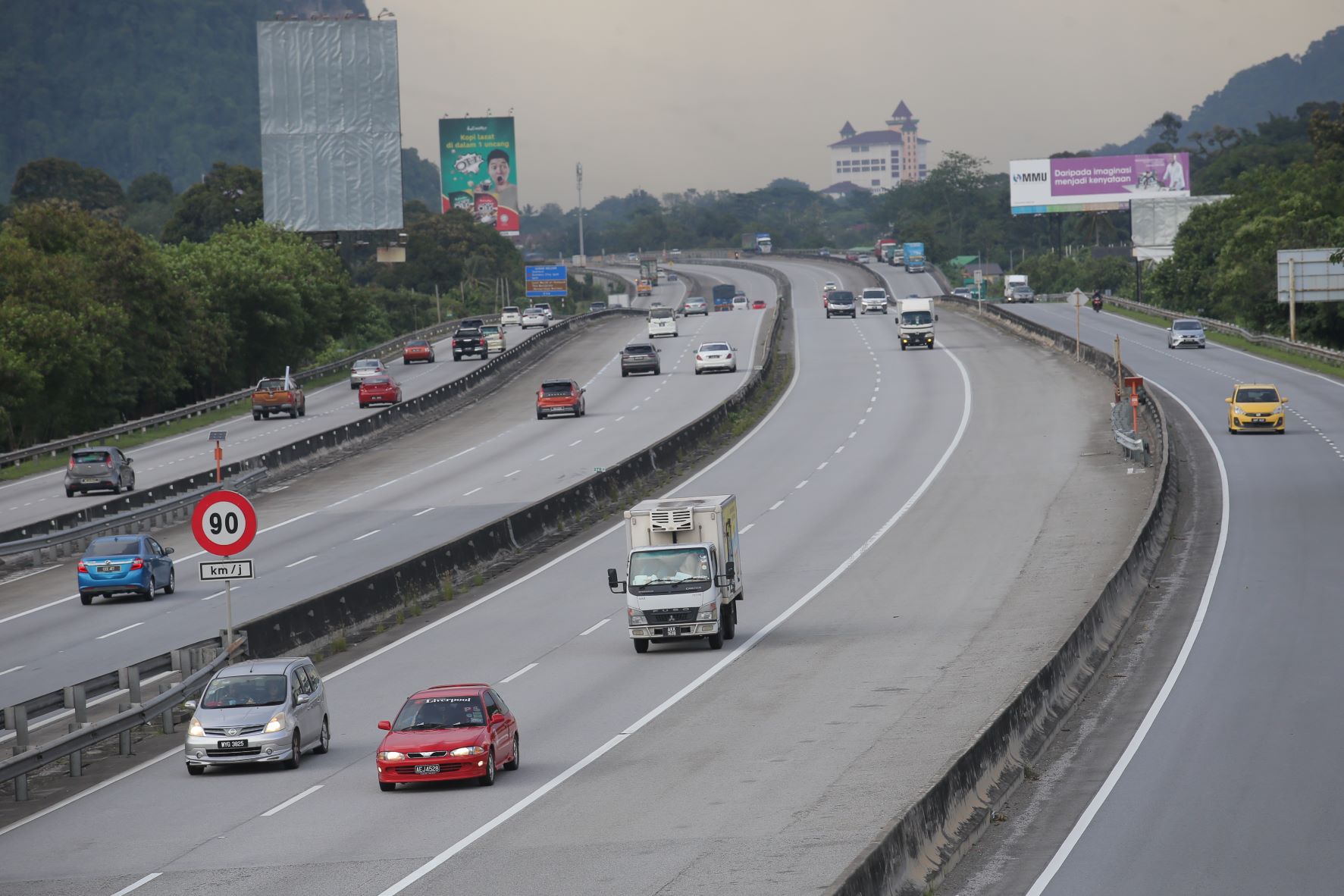大霹雳时事焦点/4月30日起回乡高峰日 200万车入霹州
