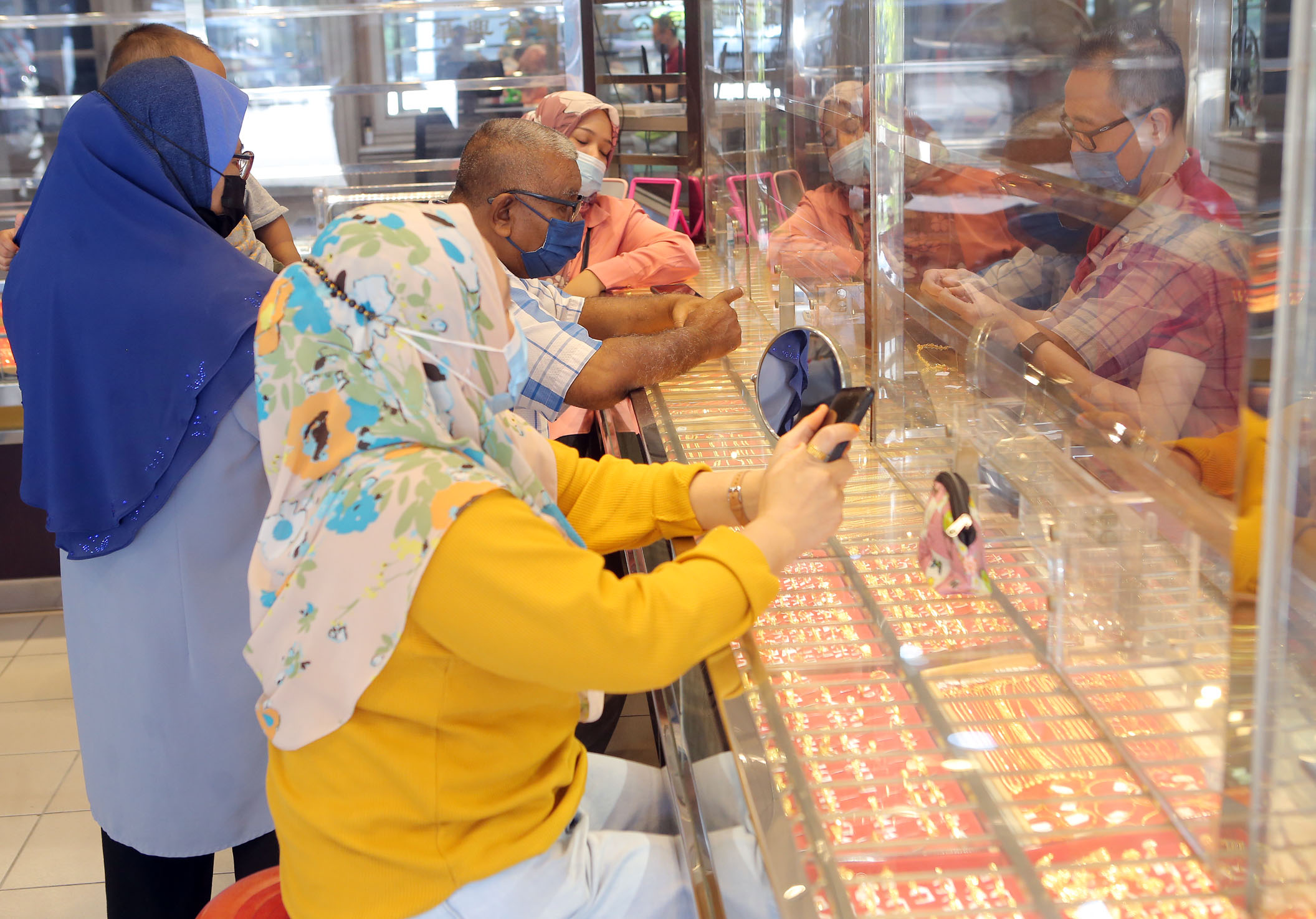 大霹雳时事焦点/开斋节+公积金特别提款 金店生意火红