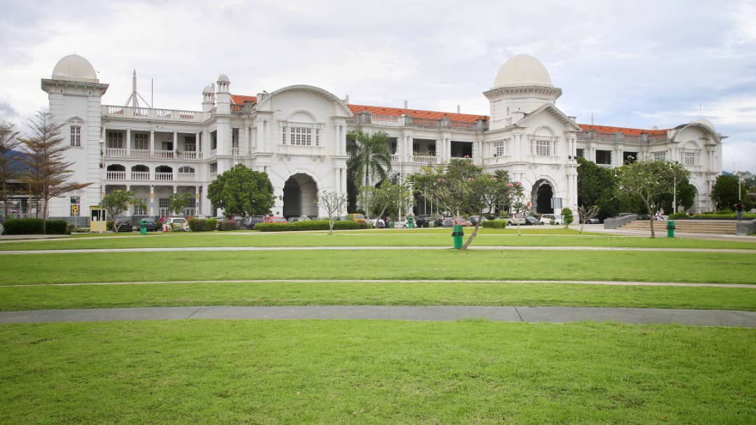 大霹雳时事焦点/开斋节电动火车部分日期爆满 长巴增班次 新飞怡最低逼近1千