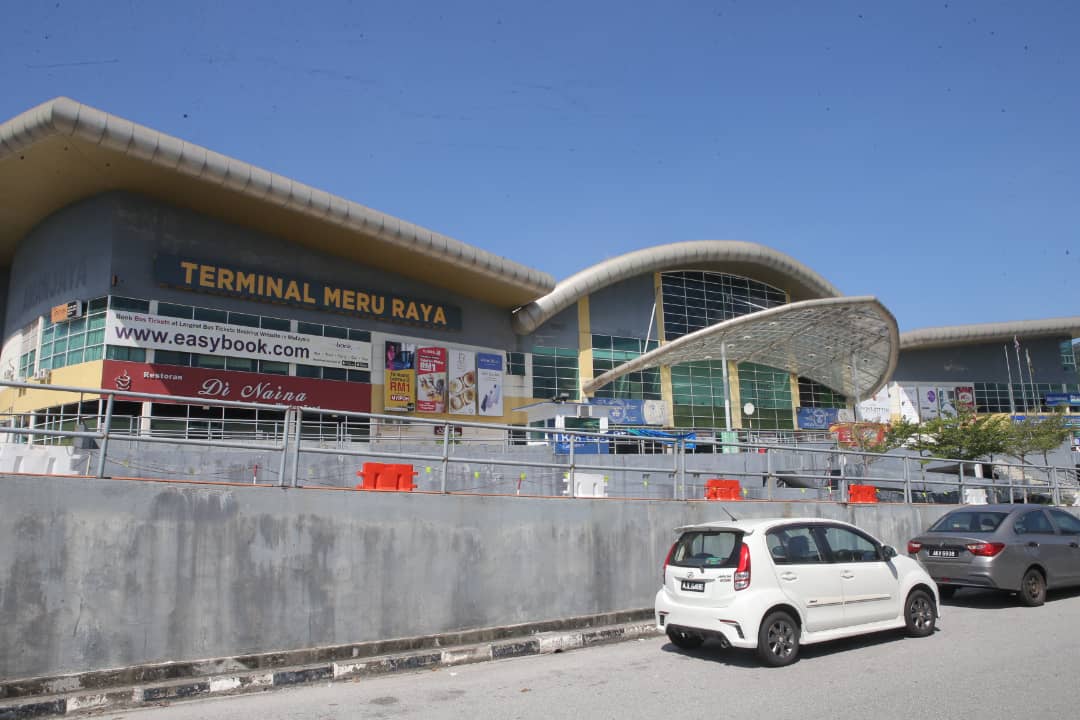 大霹雳时事焦点/开斋节电动火车部分日期爆满 长巴增班次 新飞怡最低逼近1千