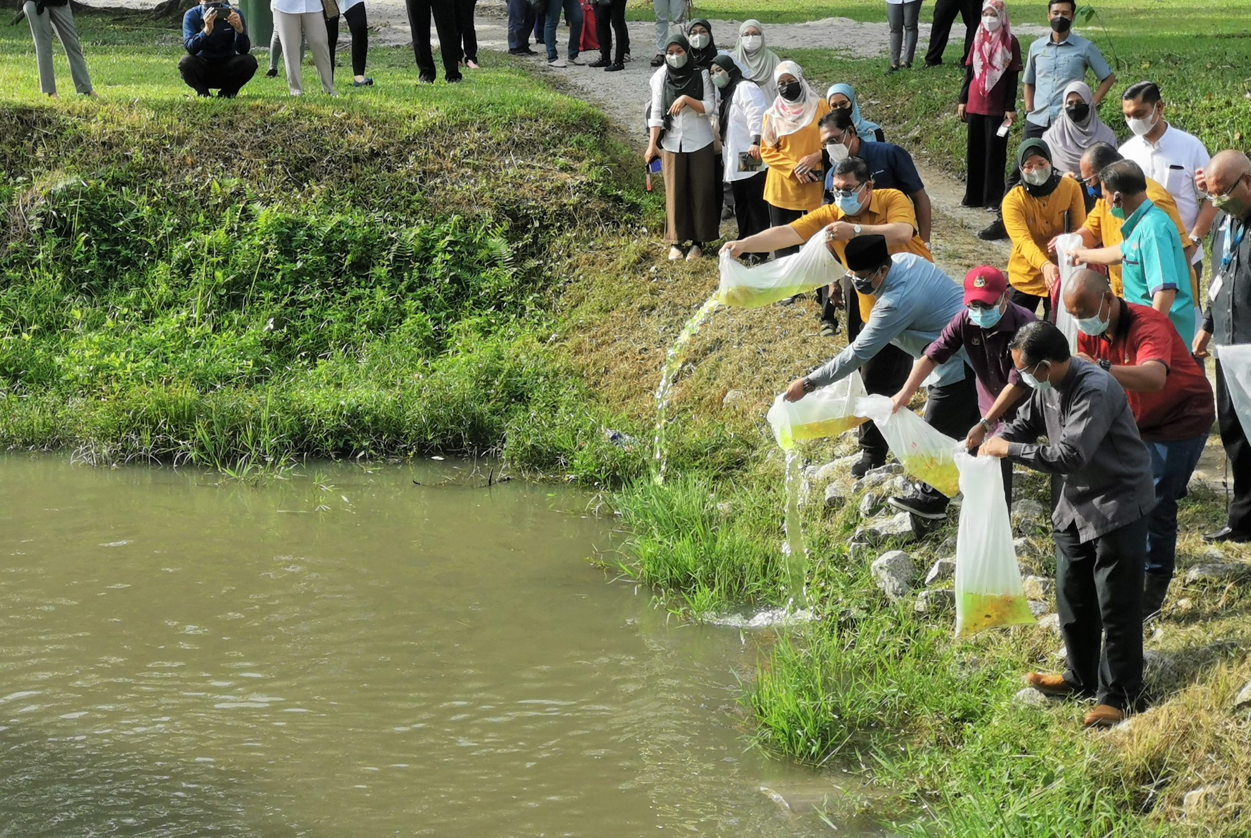 大霹雳时事焦点／怡设5电子垃圾回收站 垃圾换现金还可赢奖