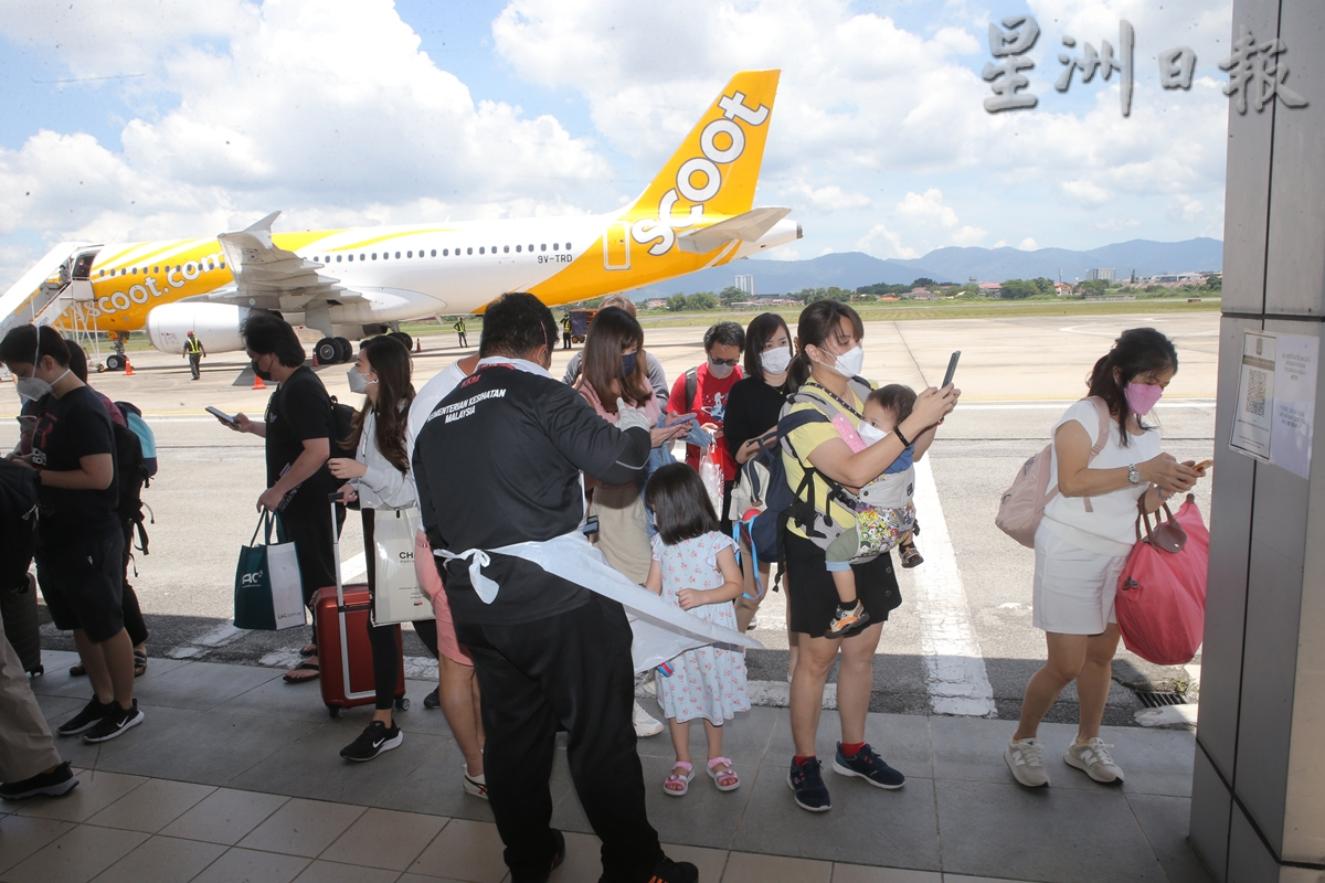 大霹雳时事焦点／打开国门首天热闹 怡保机场人潮涌现