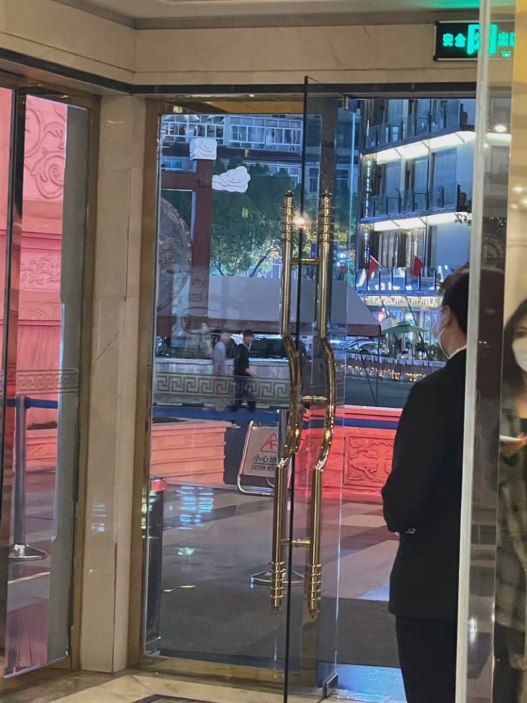 女粉遭2男尾随跟踪 陈宥维路过出手报警