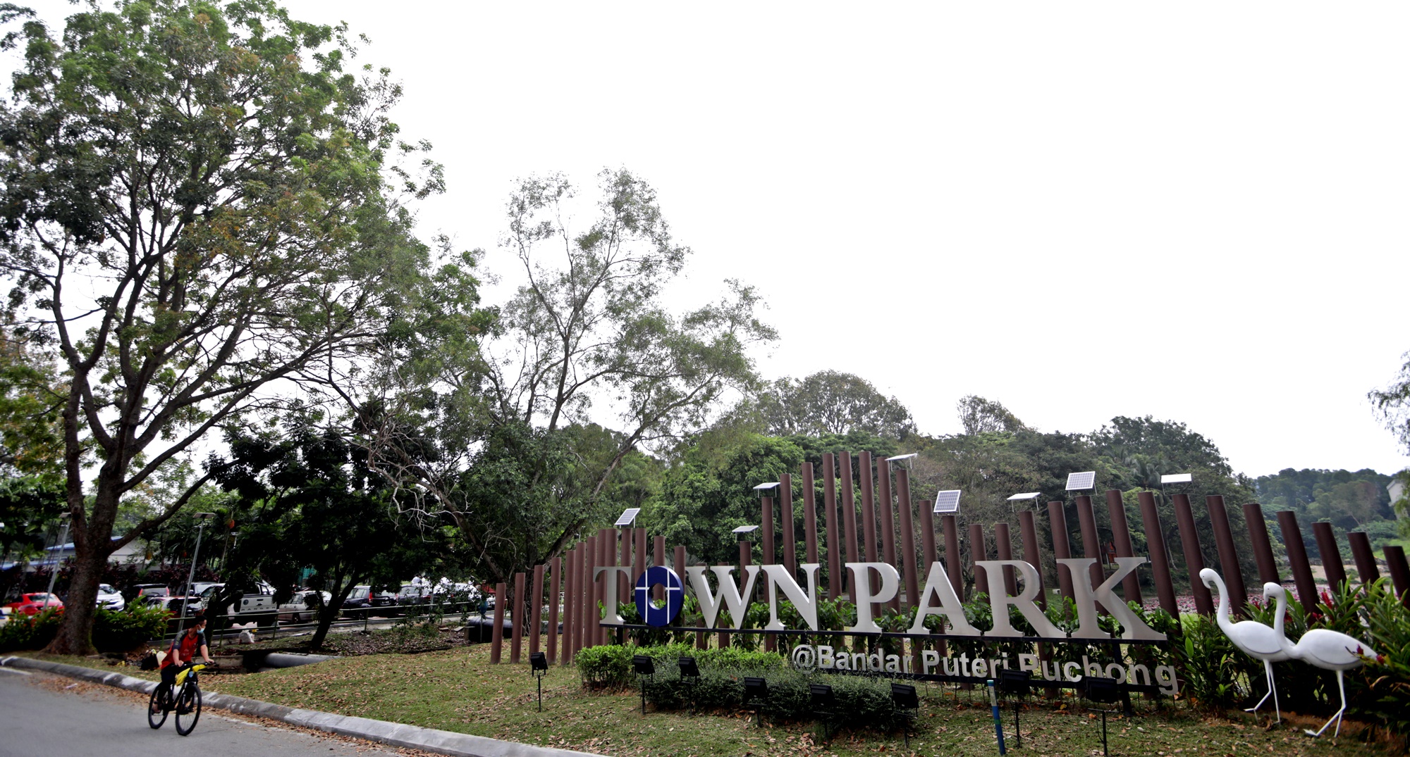 封面主文(大都会)黄思汉巡视蒲种公主城城市公园/5图