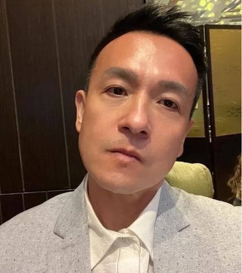 小锺跳“毽子操”挨酸 大器自嘲“想蹭刘畊宏热度”