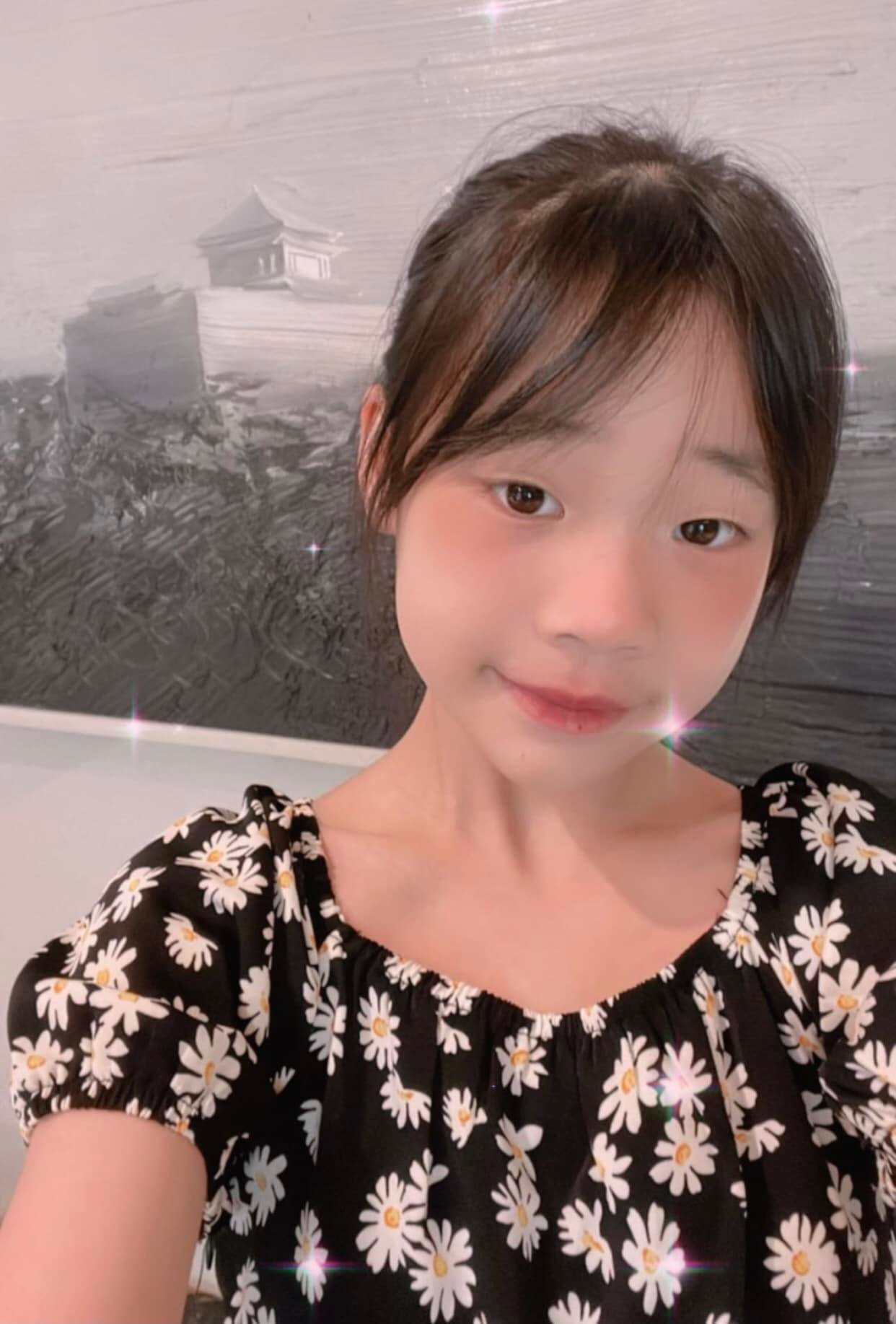 小S10岁小女儿晒自拍 网暴动抢认岳母