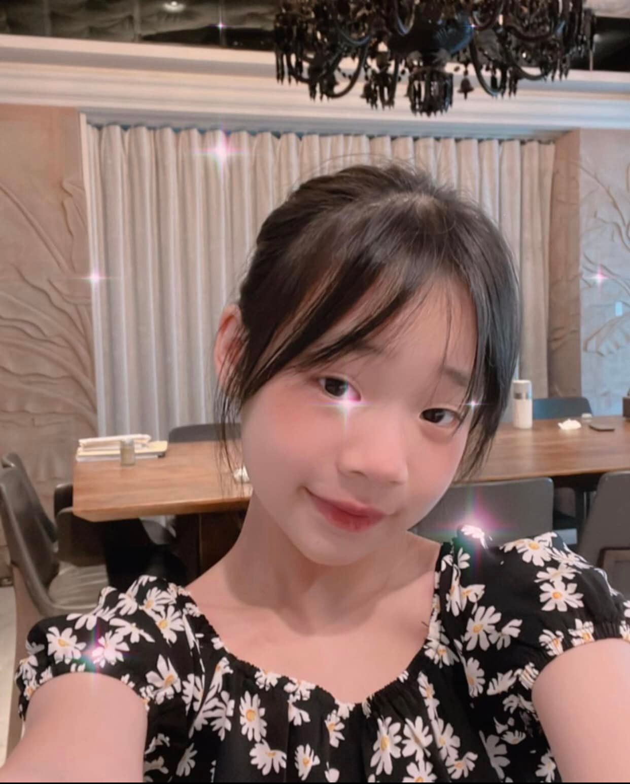 小S10岁小女儿晒自拍 网暴动抢认岳母