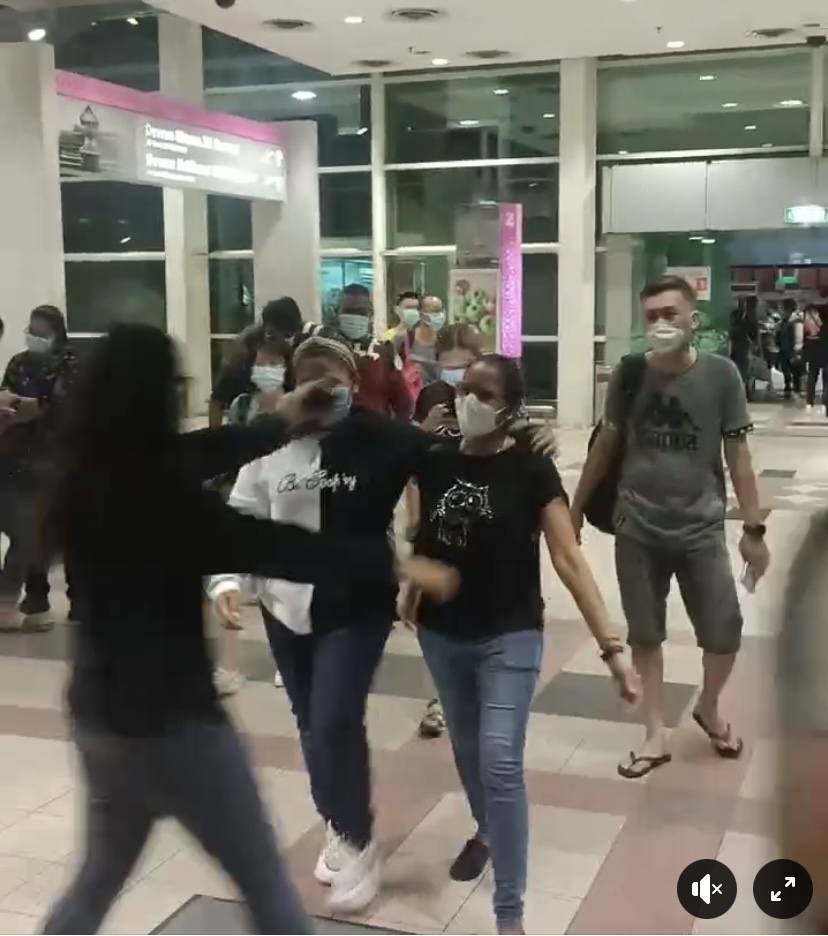 **已签发**全国:久别重逢,苦等多时者冲上前相拥而泣