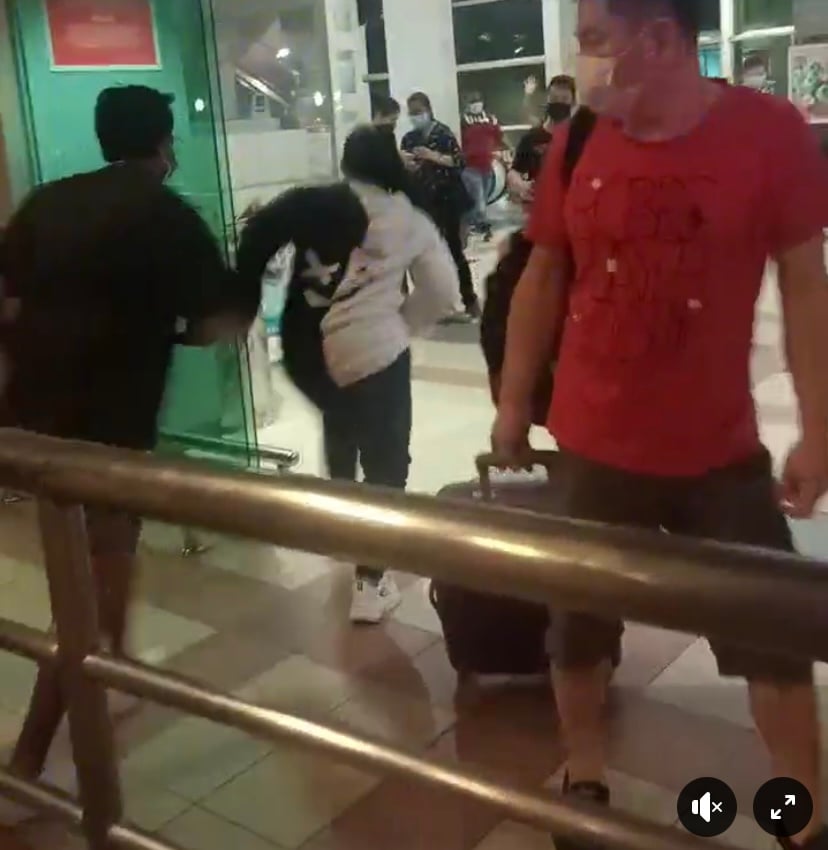 **已签发**全国:久别重逢,苦等多时者冲上前相拥而泣