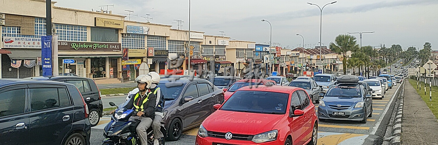 **已签发**柔:第二版头条:民生特工队:交通圈位置偏差导致可可苑交通圈频生意外及车龙