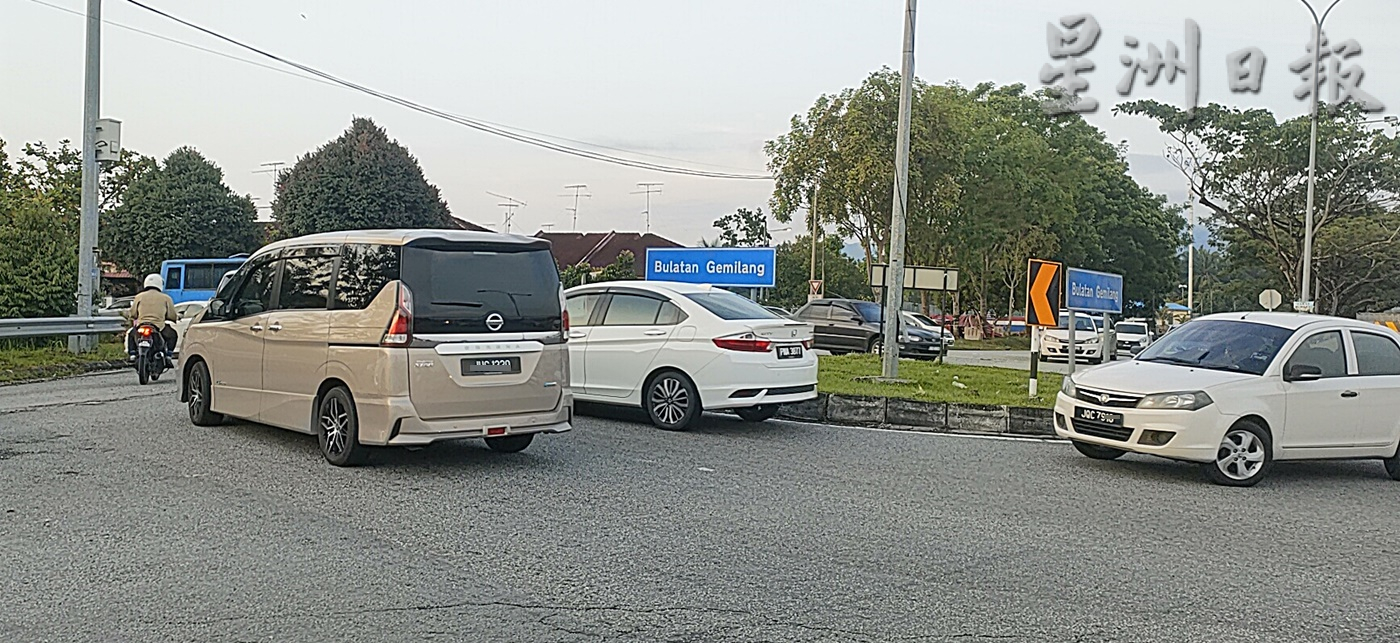 **已签发**柔:第二版头条:民生特工队:交通圈位置偏差导致可可苑交通圈频生意外及车龙