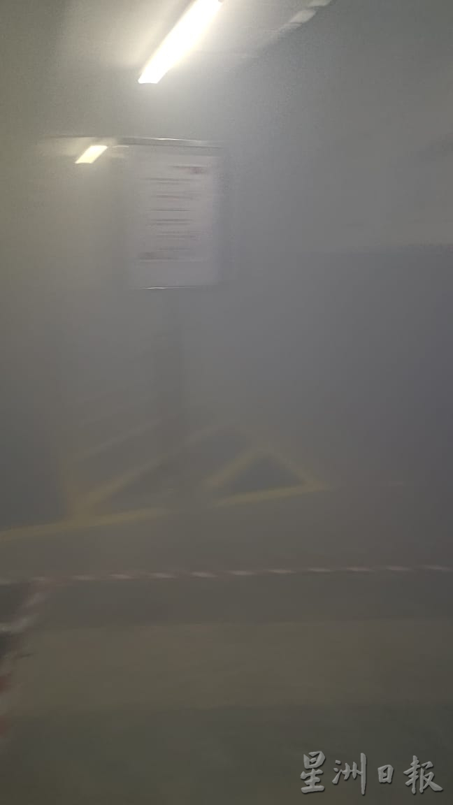 **已签发（更新）**柔：停车场汽车起火引发火警，新山大城市广场逾500人紧急疏散