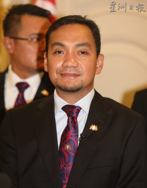 **已签发（请置头条）**柔：封面：2文之一：柔政府拨1亿4438万令吉策爱心援助拨款，369万人受惠