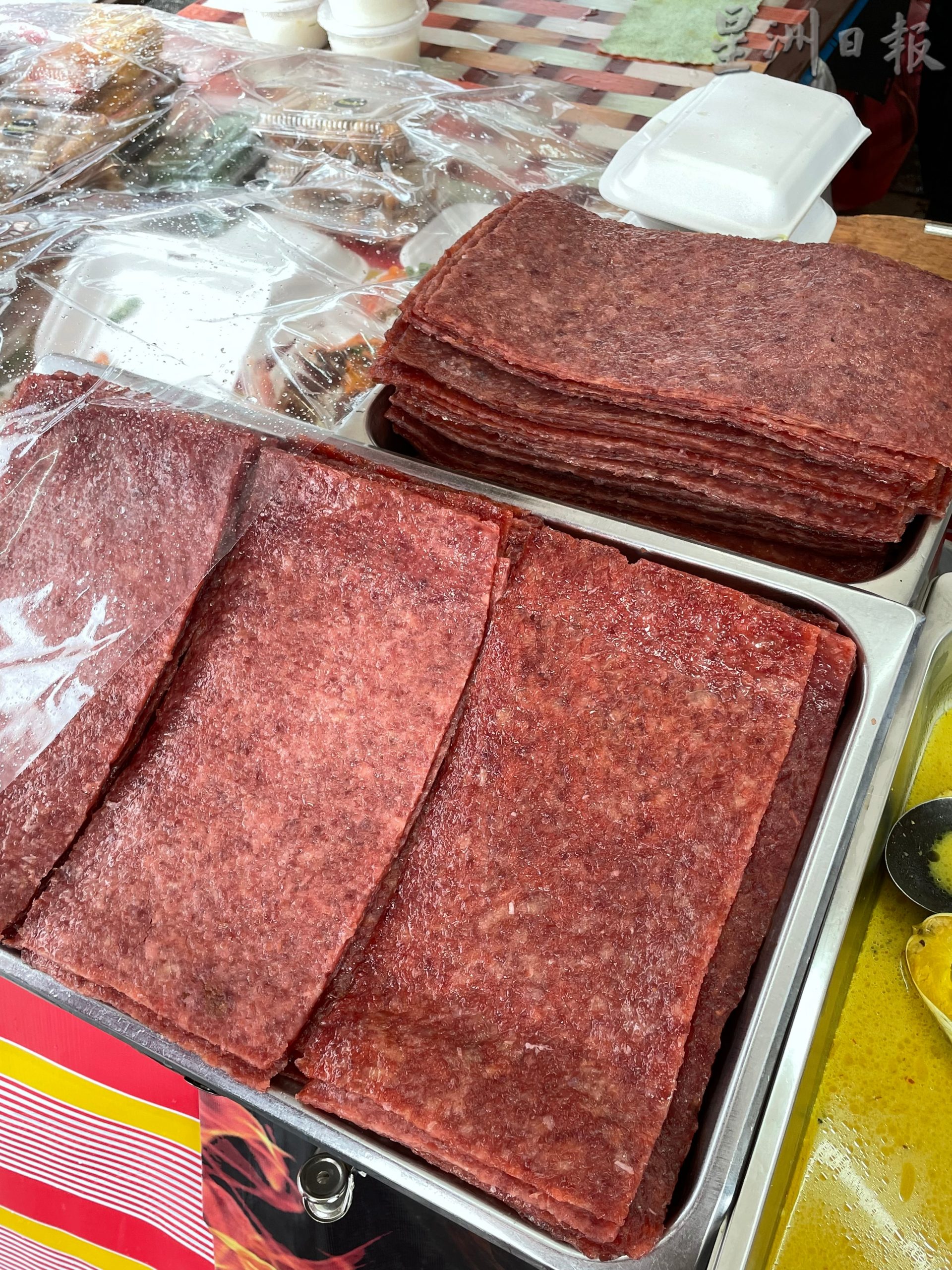 **已签发(请置头条)**柔:封面:【特稿】:斋戒月市集寻美食,本地与新加坡食客也到访