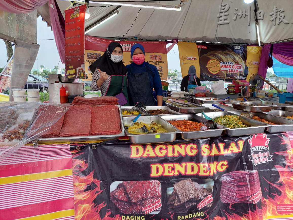 **已签发(请置头条)**柔:封面:【特稿】:斋戒月市集寻美食,本地与新加坡食客也到访