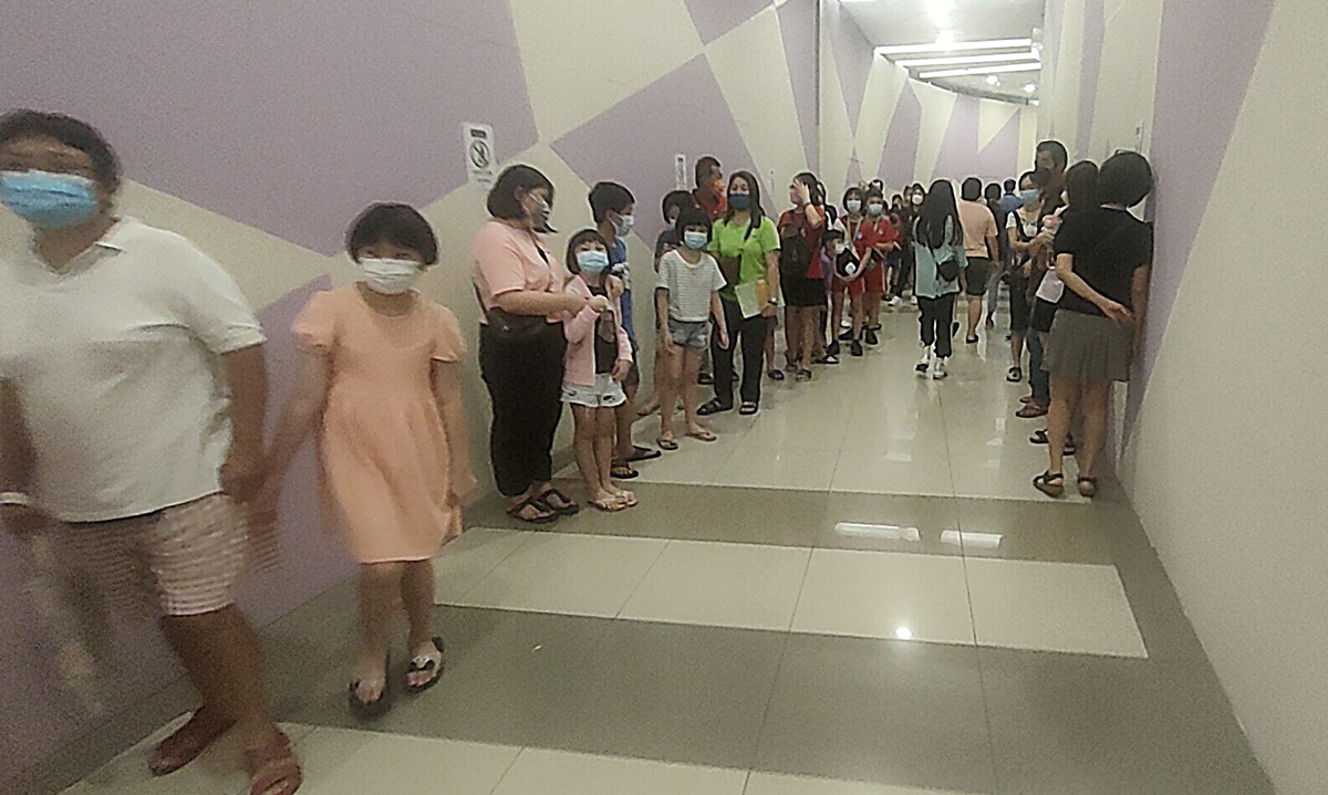 古来疫苗人数太多，家长担心出现新感染群