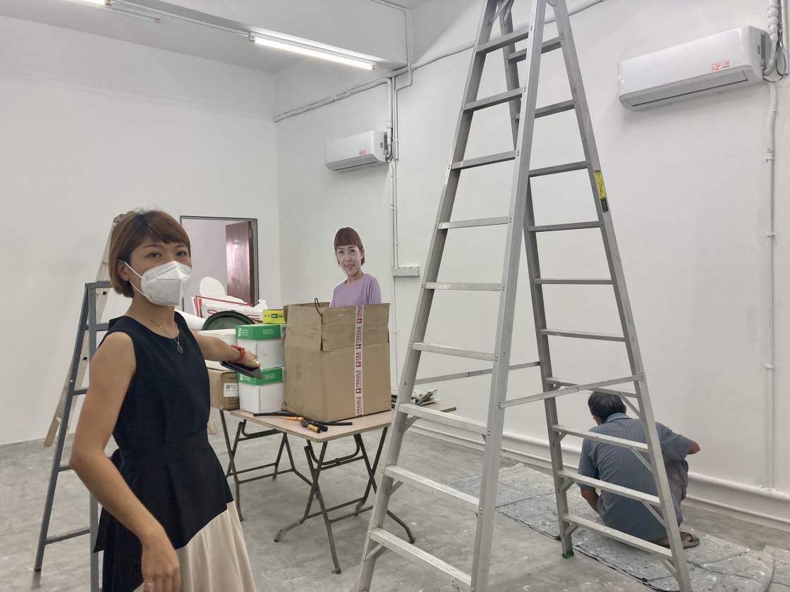 **已签发（请置头条）**柔：第四版头条：咖啡室结合服务中心 ，黄炣卿盼聆听民声并减轻开支