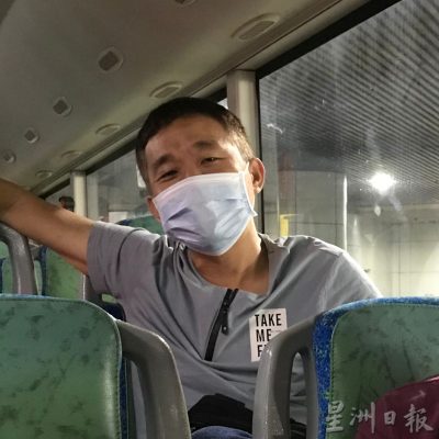**已签发（请置头条）**柔：马新边境全面开放首日，廖彩彤曾笳恩乘搭巴士赴狮城