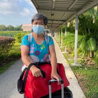 **已签发（请置头条）**柔：马新边境全面开放首日，廖彩彤曾笳恩乘搭巴士赴狮城