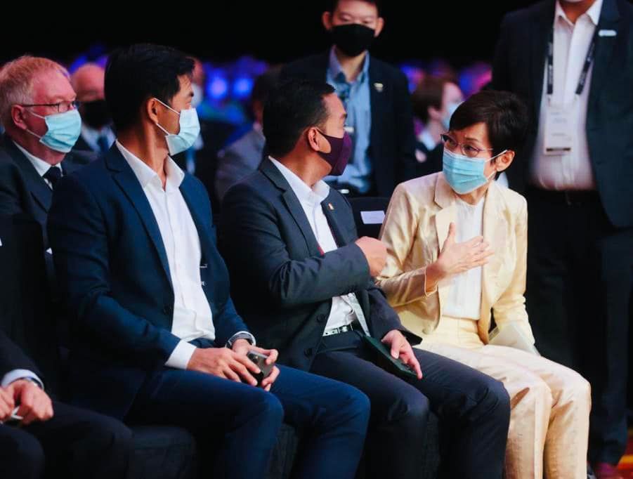 **已签发(请置头条)**: 柔:第三版头条(取代前文):大臣与李显龙会面,讨论加强柔新合作关系