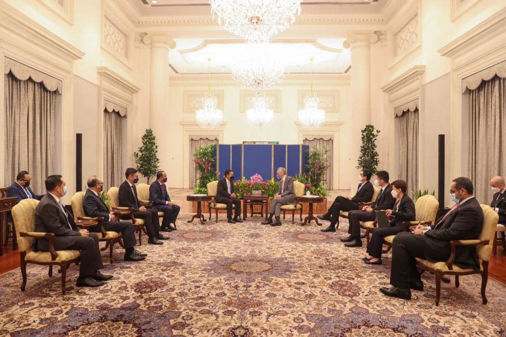 **已签发(请置头条)**: 柔:第三版头条(取代前文):大臣与李显龙会面,讨论加强柔新合作关系