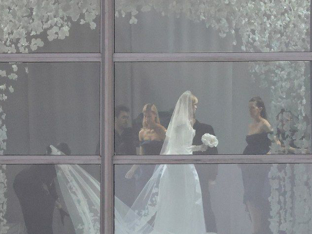 布鲁克林婚礼曝光 甜吻新娘6秒钟