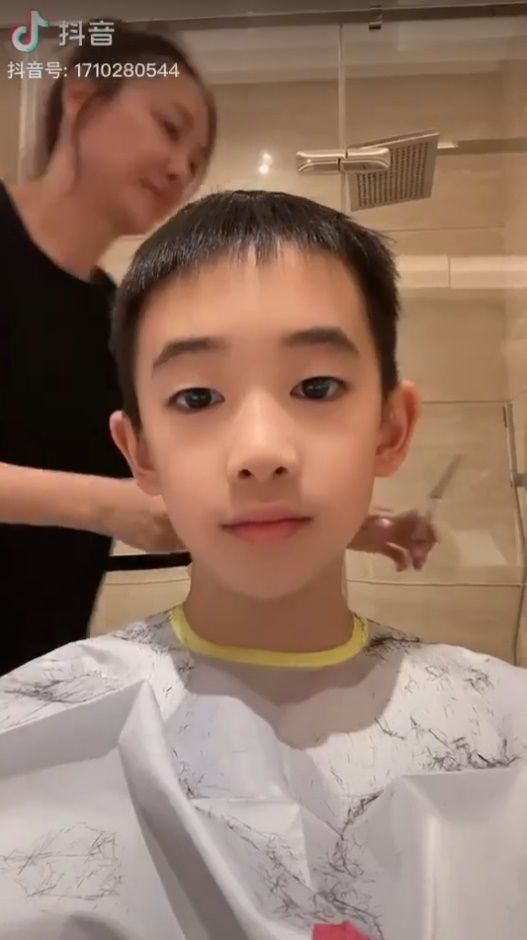 应采儿罕晒Jasper近况 眨眼撩妹网亏“根本陈小春”