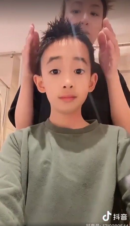 应采儿罕晒Jasper近况 眨眼撩妹网亏“根本陈小春”