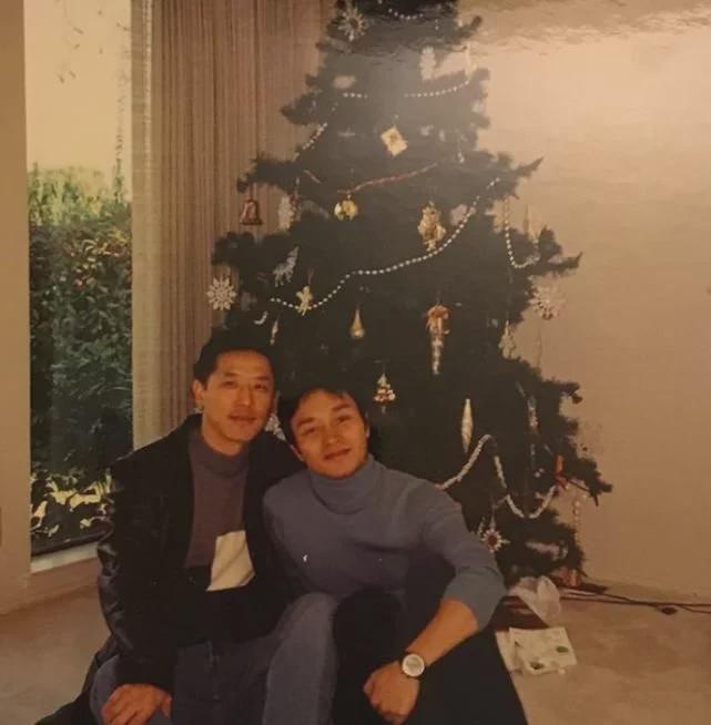 张国荣逝世19周年 唐鹤德晒合照缅怀