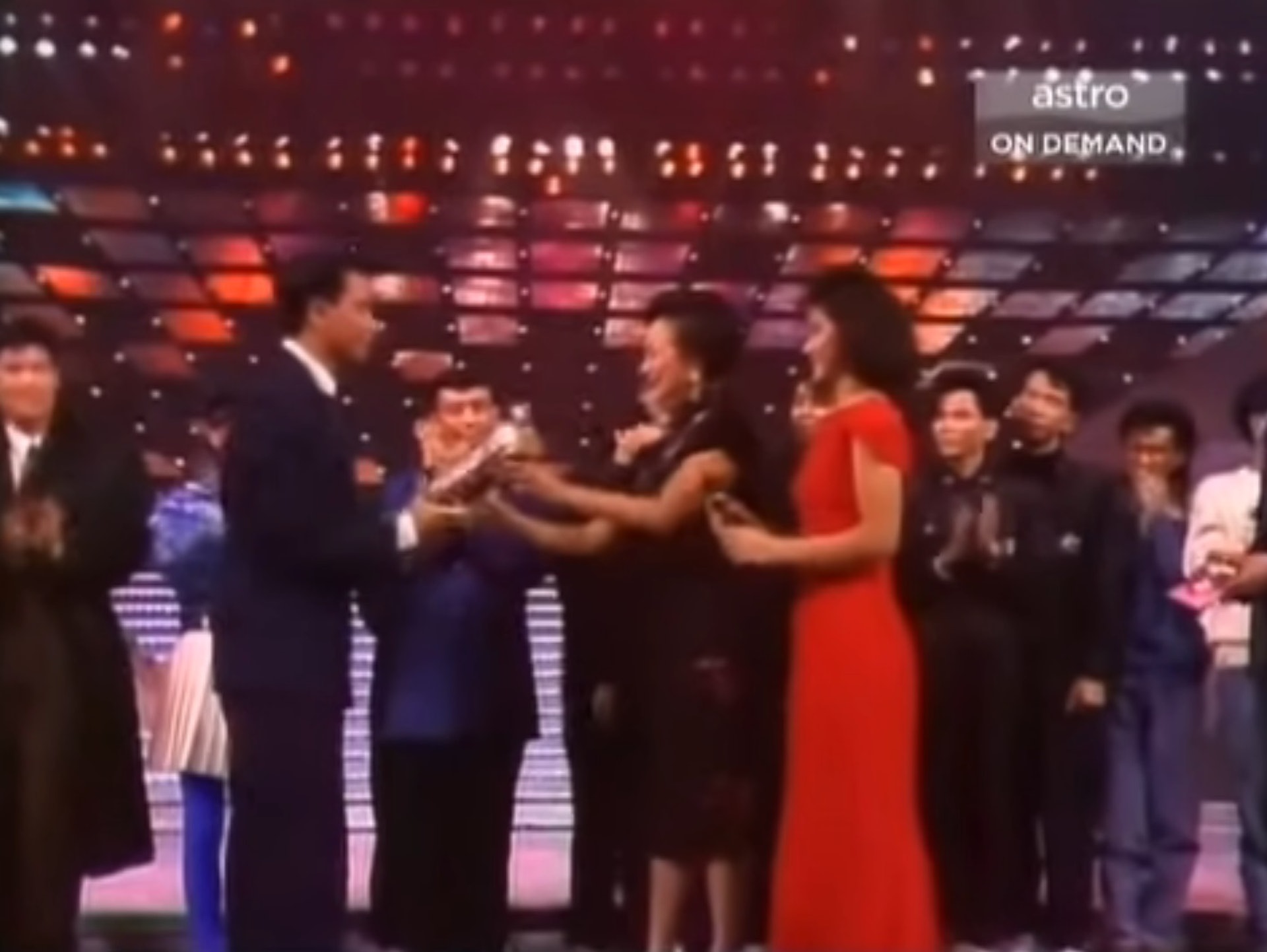 张国荣逝世19年|《梅艳芳》未拍出的遗憾 嘘声中唱出金曲金奖《有谁共鸣》