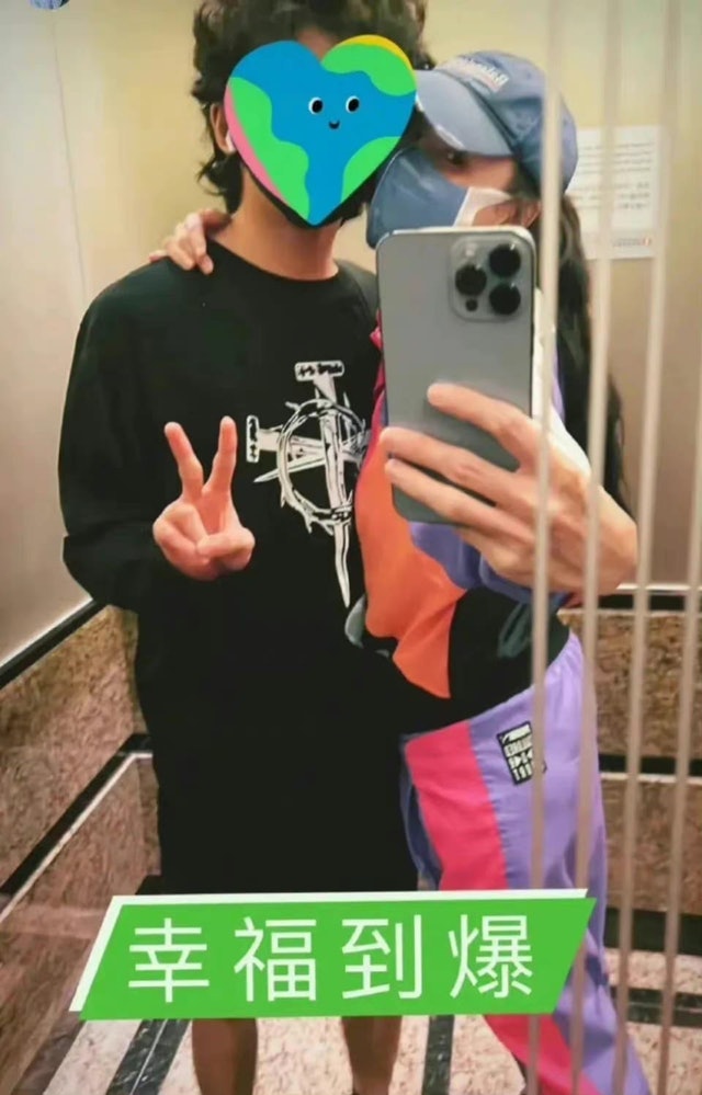 张栢芝拥小鲜肉自拍 不避嫌甜喊“幸福到爆”!