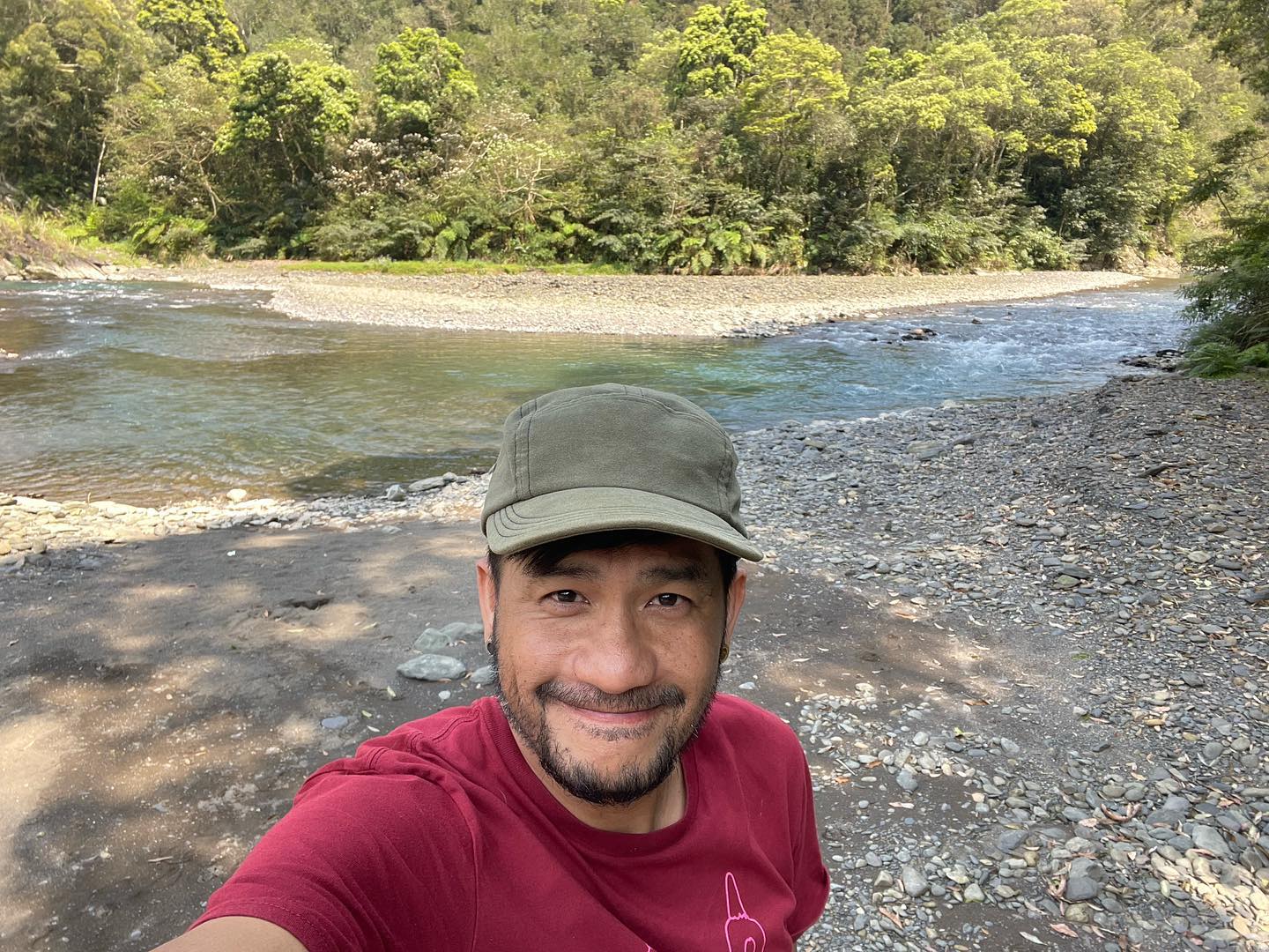 张震岳伴儿戏水险遭撞  怒呛白目车反被抓违规