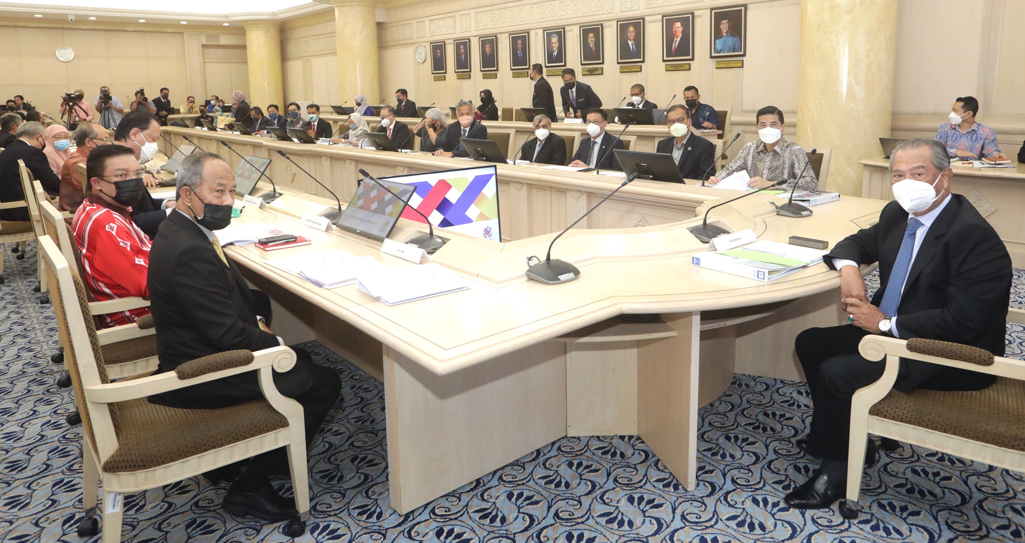 慕尤丁主持国家复苏理事会会议