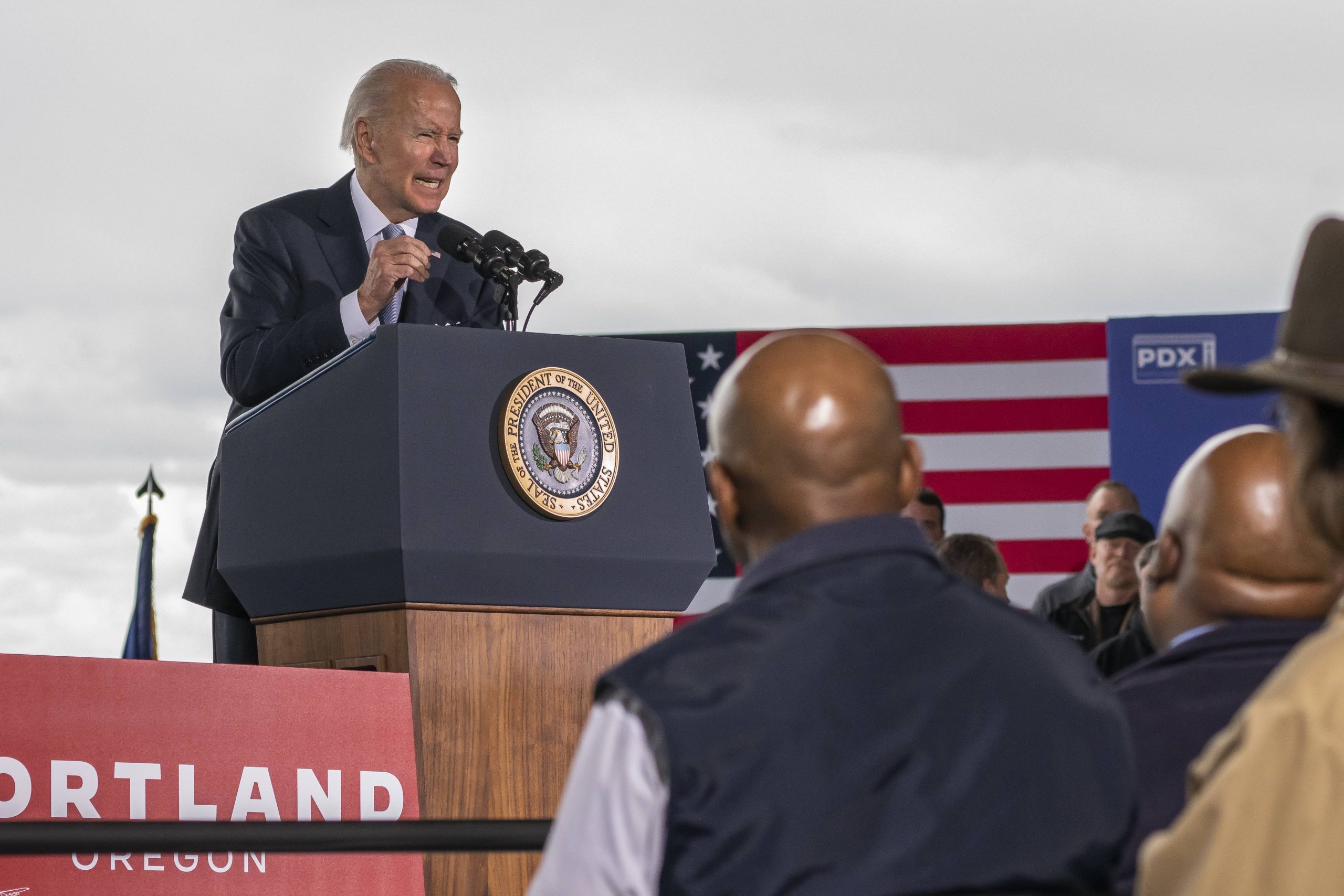 拜登:再向乌克兰提供8亿美元安全援助