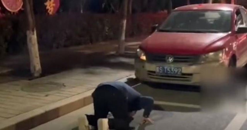 *拼盘／德士开足7年多终报废 河南的哥磕头道别致谢