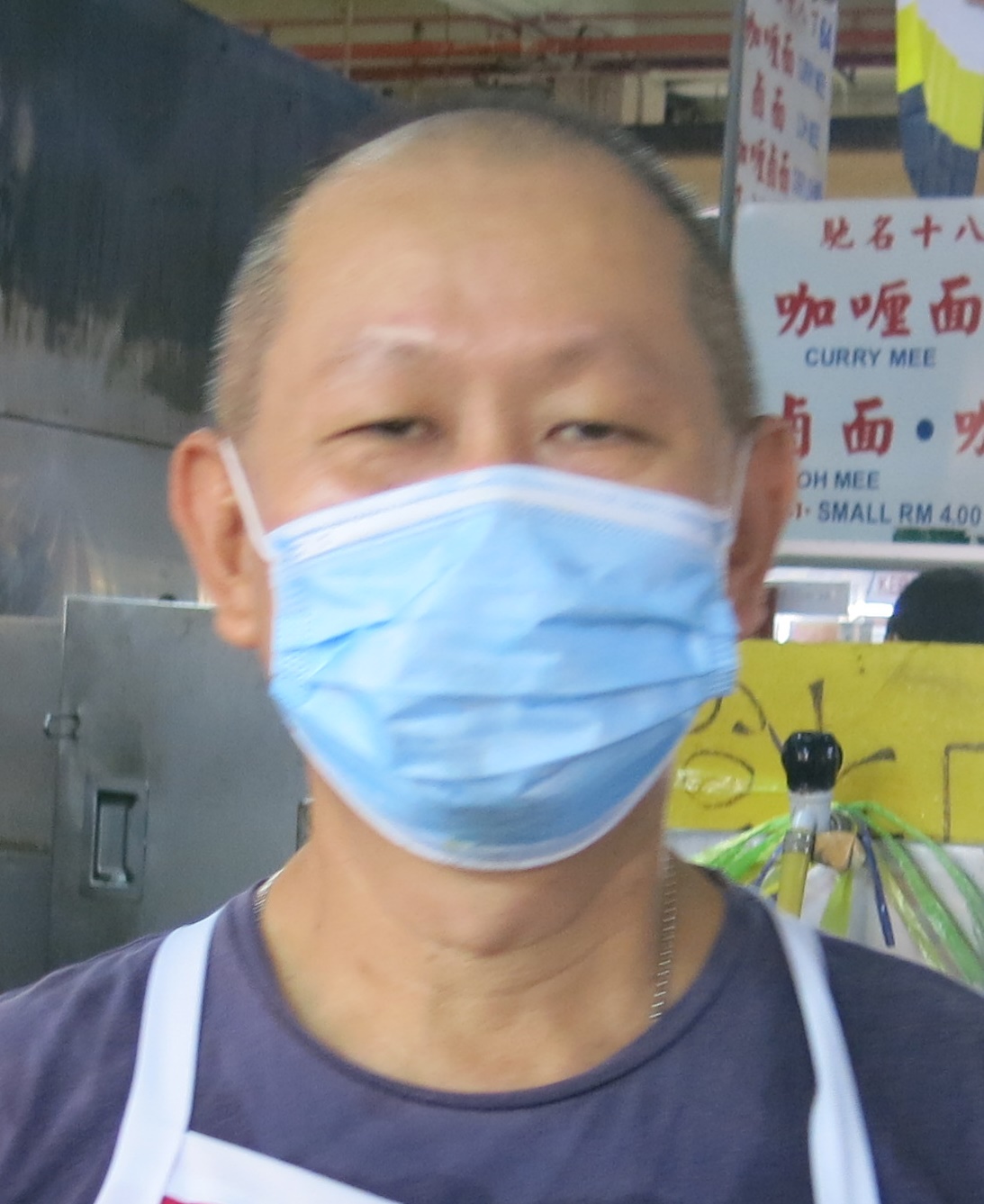 斋戒月小贩在妇幼诊所路旁摆摊 挡阻救护车出入