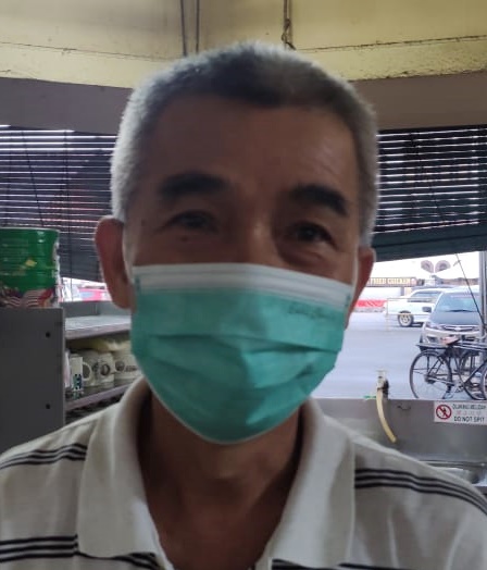 斋戒月小贩在妇幼诊所路旁摆摊 挡阻救护车出入