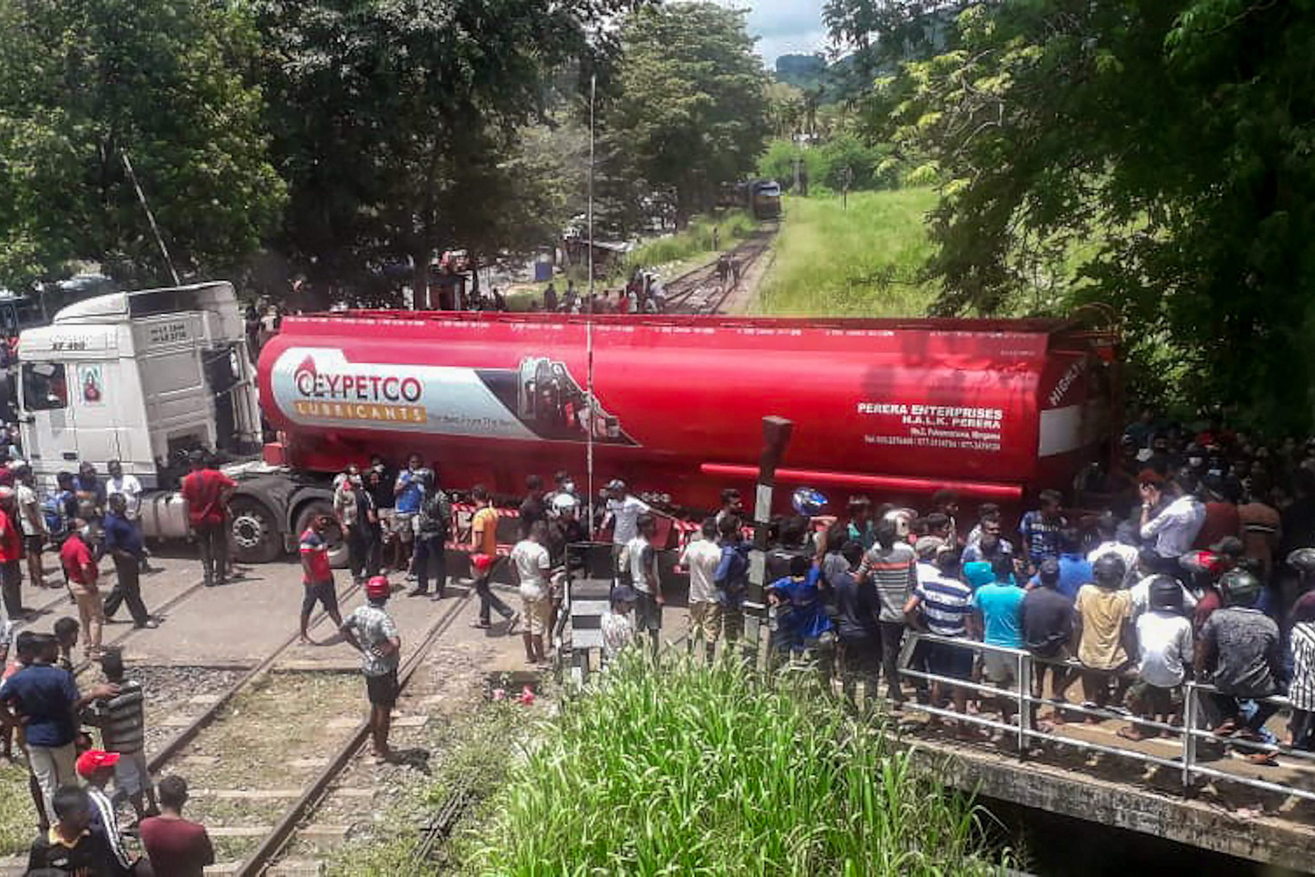 斯里兰卡示威 警察开枪打死人