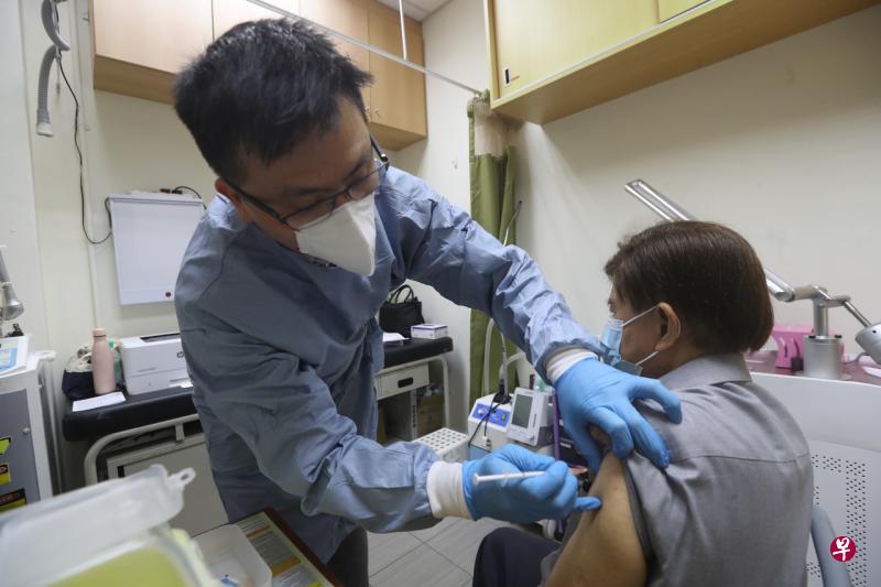 新加坡//一些八旬年长者今打第二剂追加剂