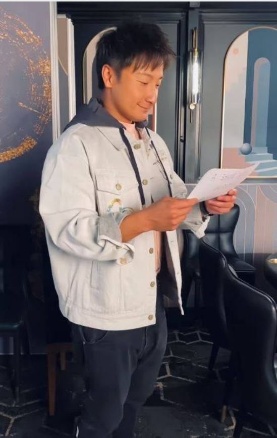 方力申拍节目玩出祸 累胡美贻撞伤头缝16针