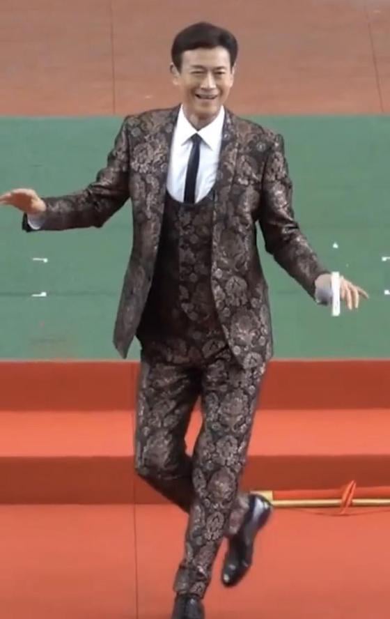 无线午夜重播郑少秋《天地男儿》 股民忧“丁蟹效应”	