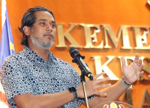 无论接种与否 凯里：有症状教师不能到校教课