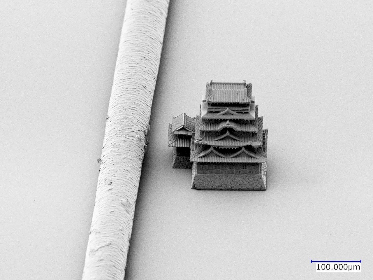 日本超微型福山城高0.217公厘 只比头发粗一些